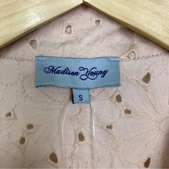 NWT Madison Young Eyelet Blouse Top - Picture 8 of 10